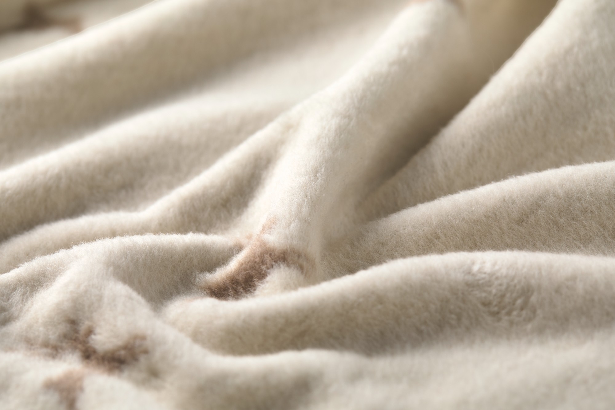 Order Fluffy Soft Blanket Deer allover Color Offwhite 200x150cm by